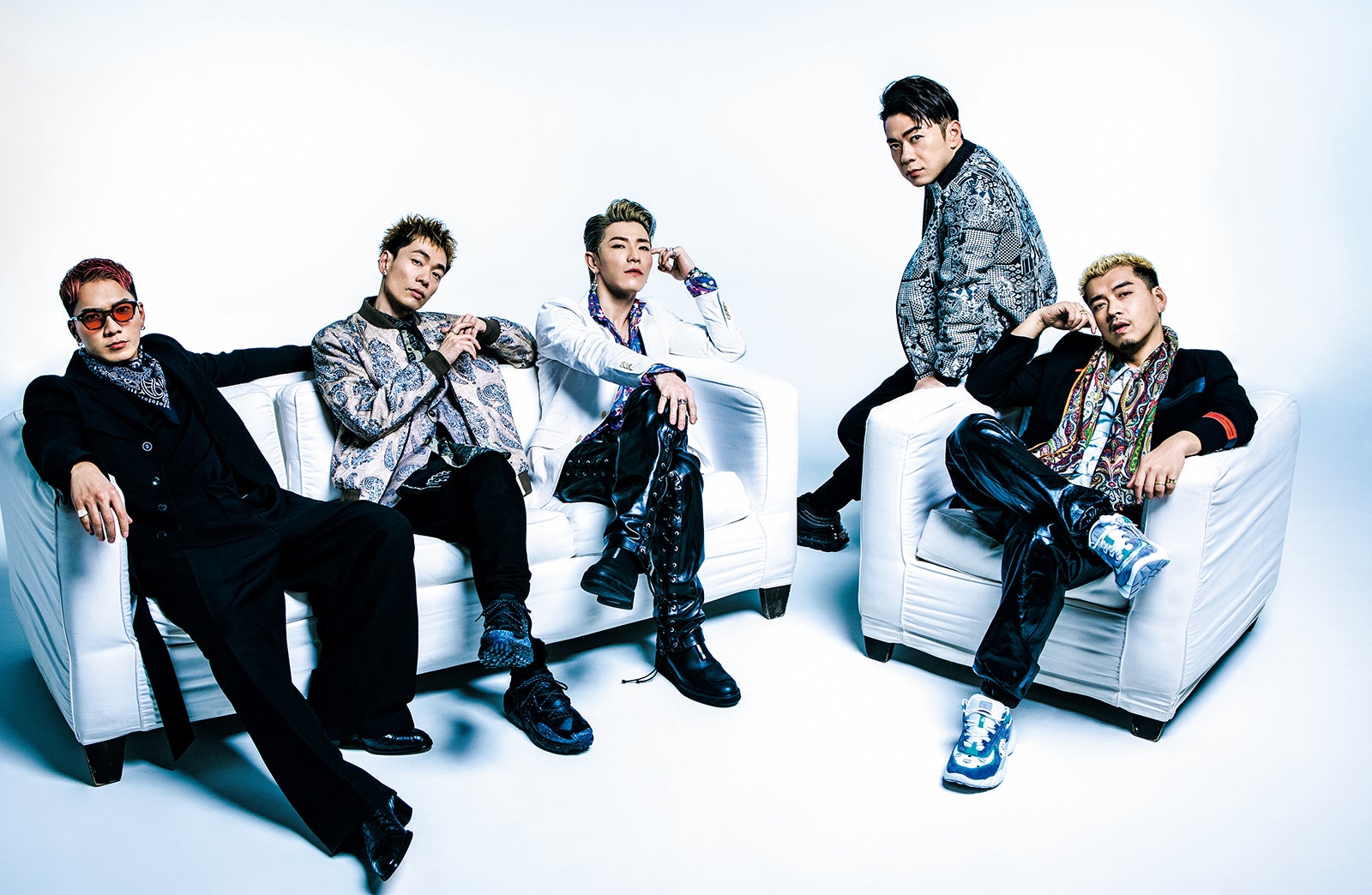 DOBERMAN INFINITY（SWAY、P-CHO、KAZUKI、GS、KUBO-C）／「月刊EXILE」5月号より（画像提供：LDH）