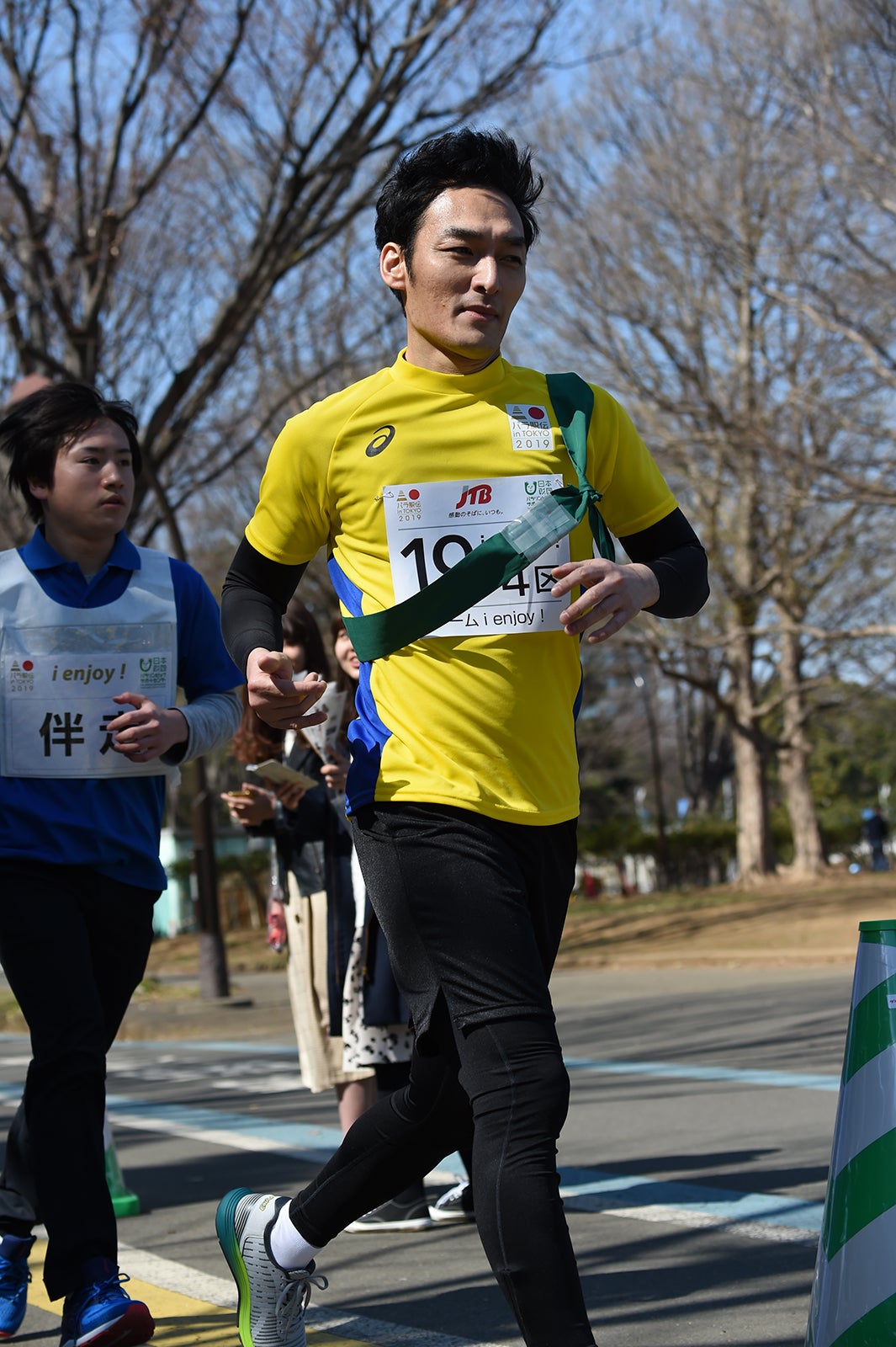 懸命に走る草なぎ剛／提供：日本財団パラリンピックサポートセンター