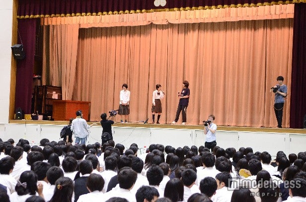 百田夏菜子のサプライズ登場に高校生が大興奮（C）関西テレビ