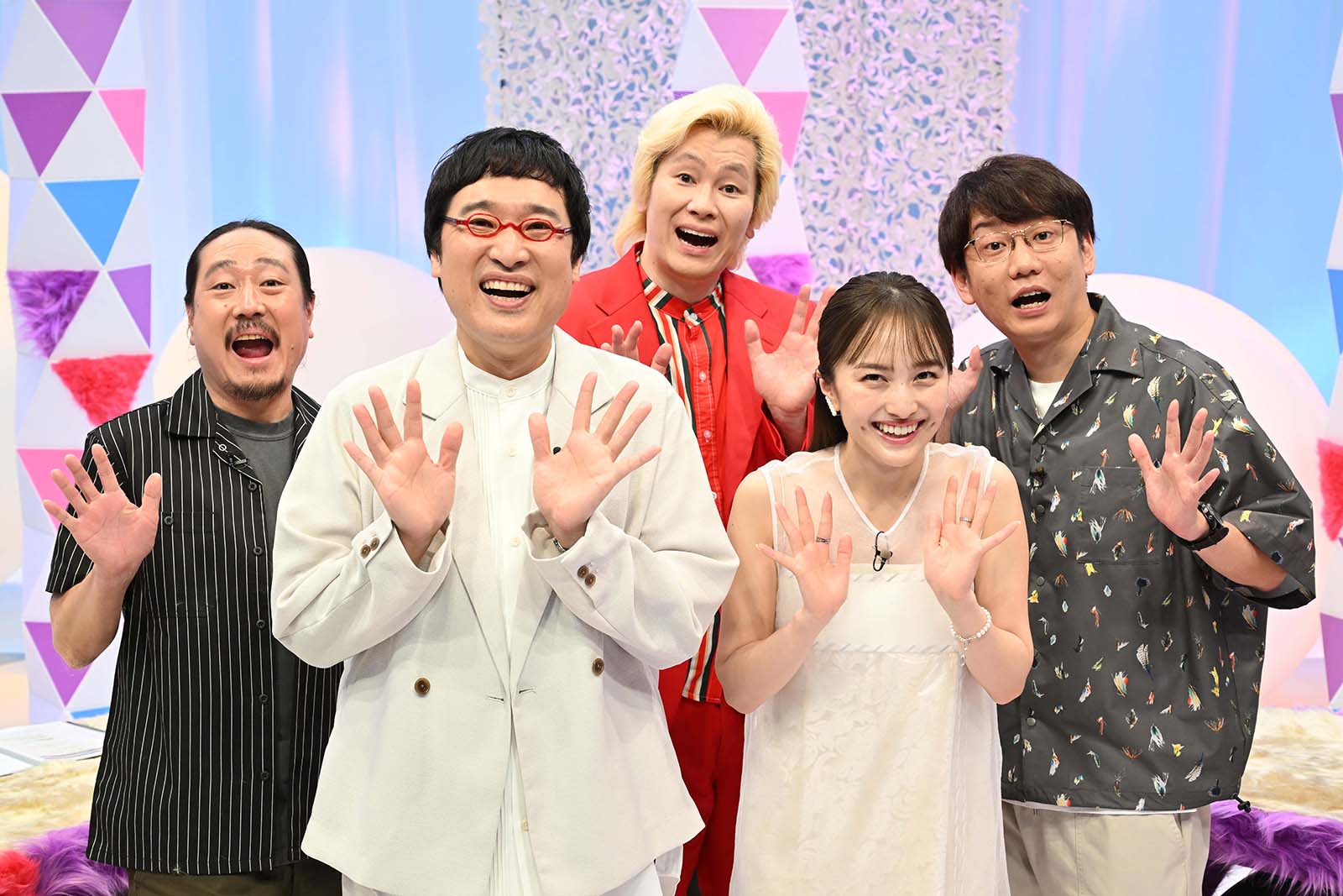 （左から）西田幸治、山里亮太、カズレーザー、百田夏菜子、小宮浩信（C）読売テレビ・日本テレビ