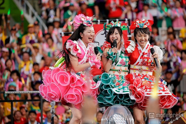 ももいろクローバーZ／佐々木彩夏、有安杏果、百田夏菜子／Photo by HAJIME KAMIIISAKA+Z