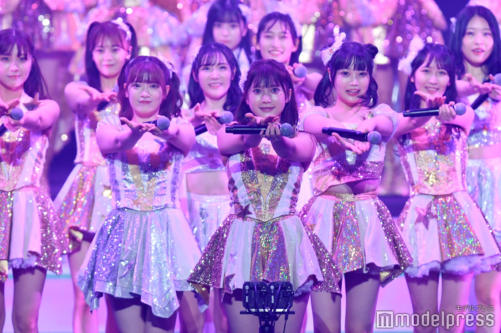（中央）鈴木くるみ「MX祭り！AKB48 60th Single『久しぶりのリップグロス』発売記念コンサートin武道館2022 柏木由紀プロデュース～僕はずっと忘れない～」 （C）モデルプレス