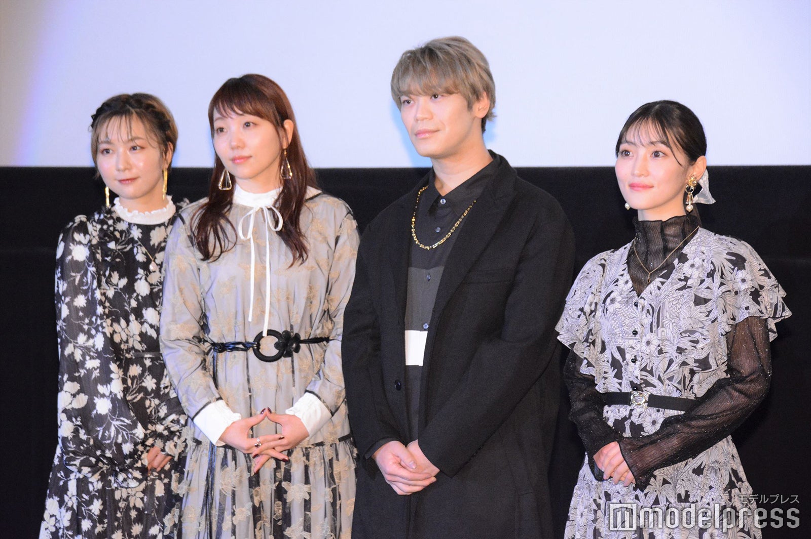 （左から）富田美憂、小原好美、古川慎、古賀葵 （C）モデルプレス
