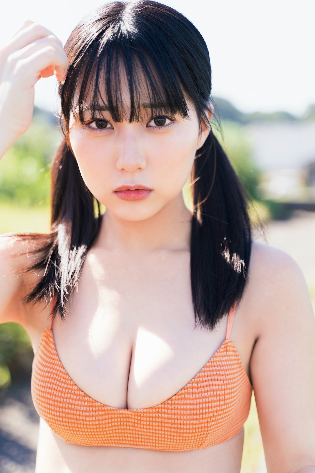 HKT48田中美久、“おとなみくりん”水着ショットで「B.L.T.」増刊表紙飾る